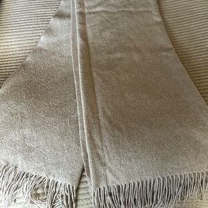 Madison Park Signature 100% cashmere Thrnow